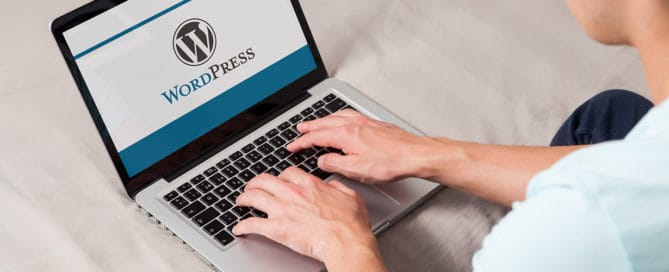 Ein Laptop mit einem WordPress Bild